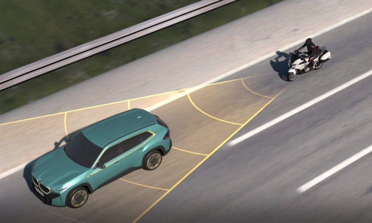 How BMWs new front collision warning system works_thumb